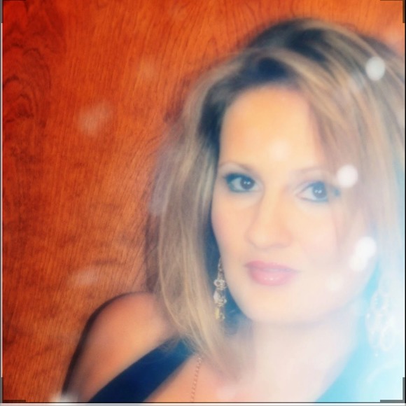 Meet your Posher, Krisztina - Picture 1 of 1